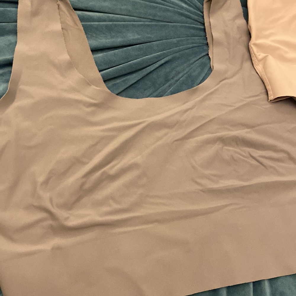 Danskin Intimates - Picture 2 of 4